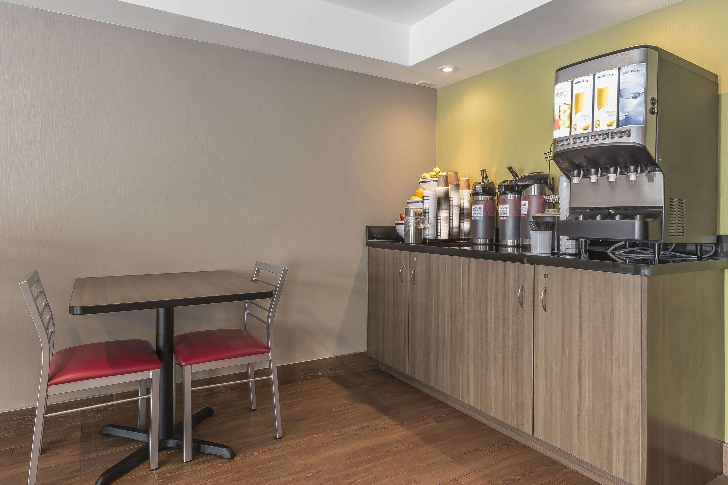 בלוויל Comfort Inn מראה חיצוני תמונה