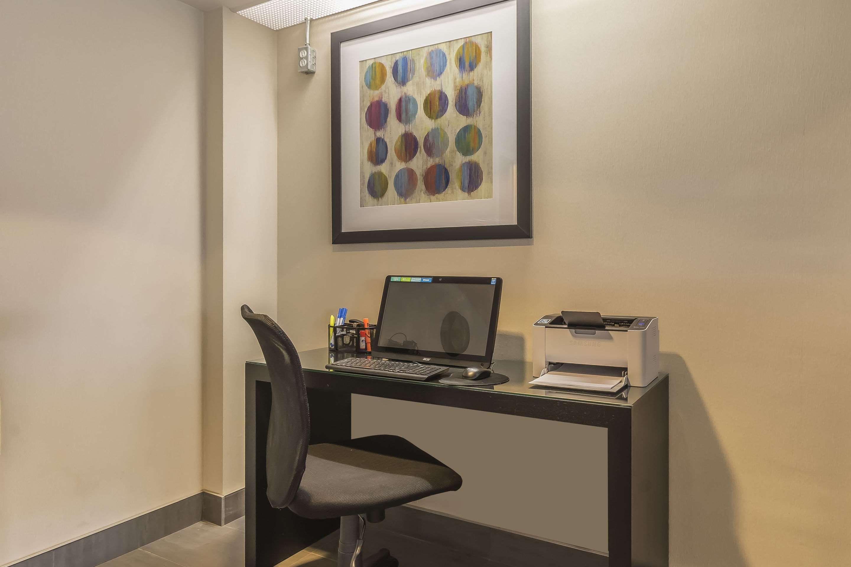 בלוויל Comfort Inn מראה חיצוני תמונה