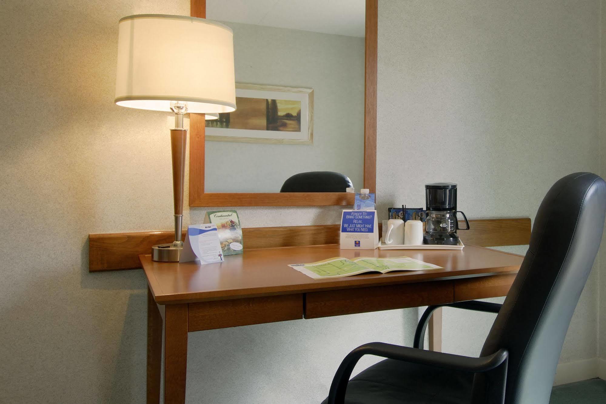 בלוויל Comfort Inn מראה חיצוני תמונה